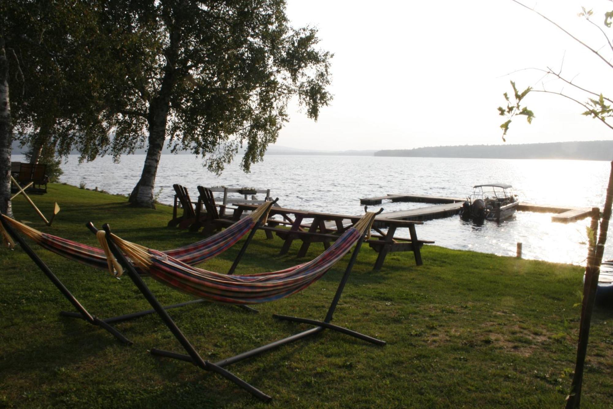 Auberge Et Chalets Sur Le Lac Lac-Mégantic Стая снимка