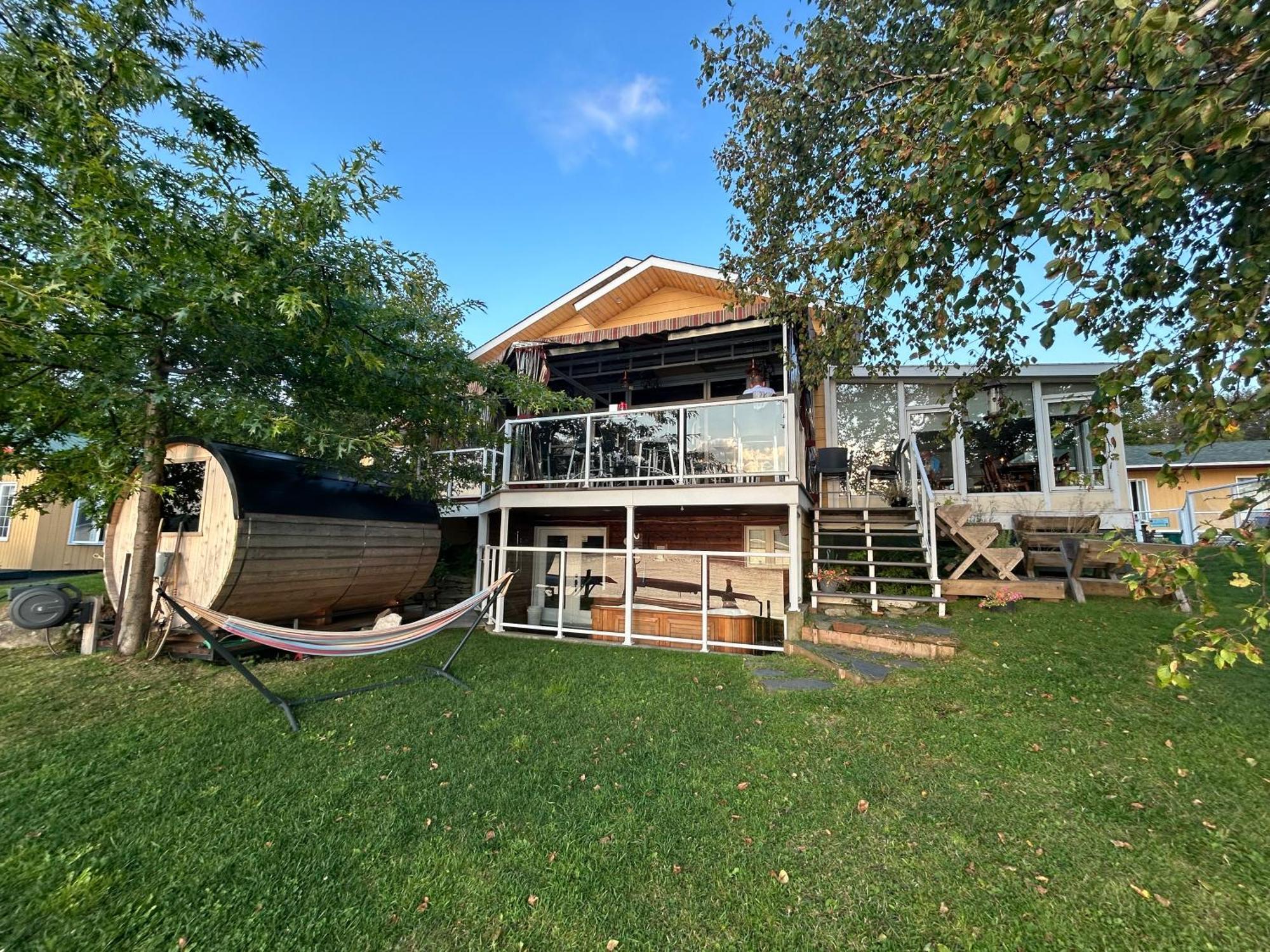 Auberge Et Chalets Sur Le Lac Lac-Mégantic Екстериор снимка